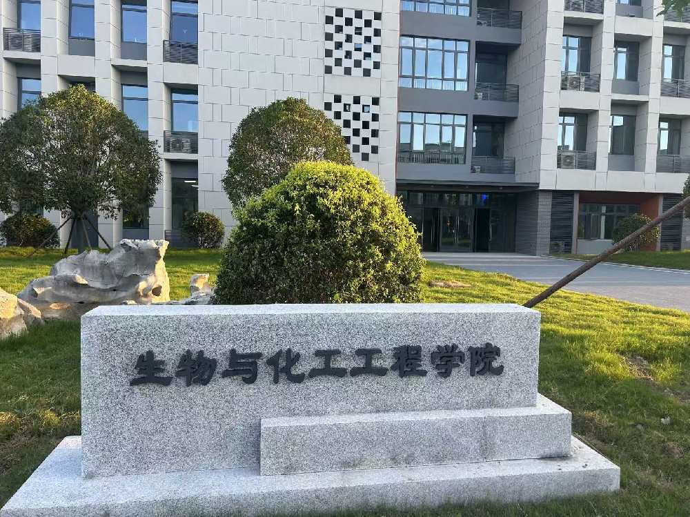 盖州市扬州职业大学体育场高杆灯项目